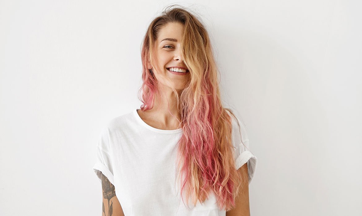 Entre los tipos de tintes de pelo más frecuentes está la coloración directa. Consíguela con la gama Colorista de L’Oréal Paris y atrévete a llevar tu melena rollo fantasía.